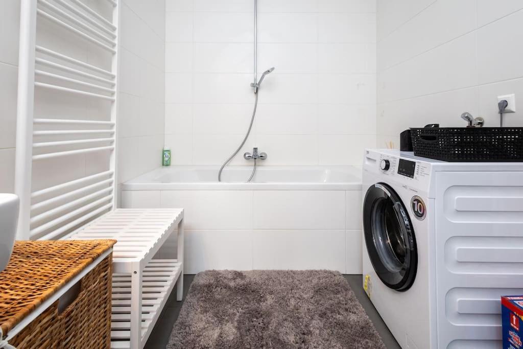 Orestaliving - 2Br On The Danube Canal ウィーン エクステリア 写真