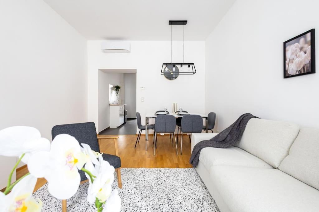 Orestaliving - 2Br On The Danube Canal ウィーン エクステリア 写真