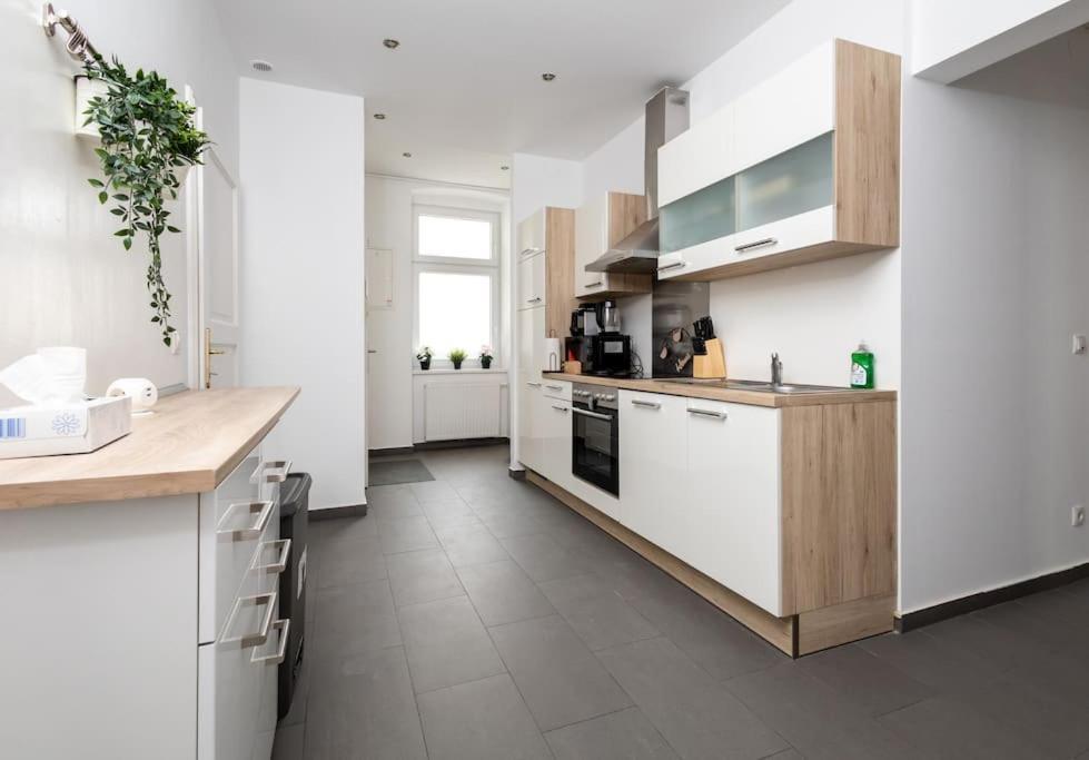 Orestaliving - 2Br On The Danube Canal ウィーン エクステリア 写真