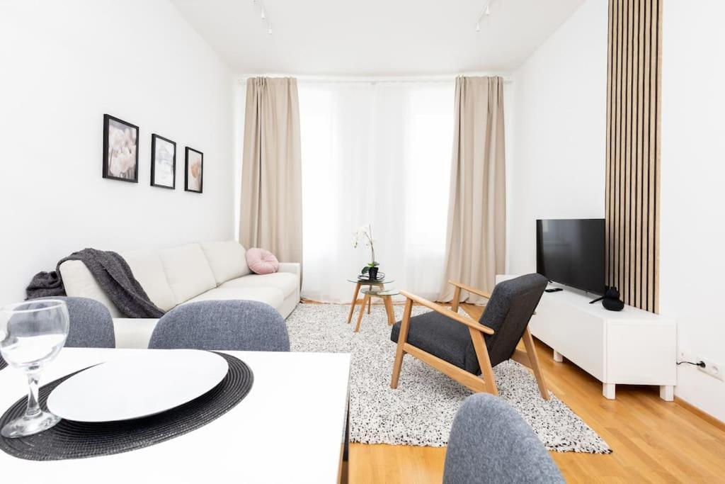 Orestaliving - 2Br On The Danube Canal ウィーン エクステリア 写真